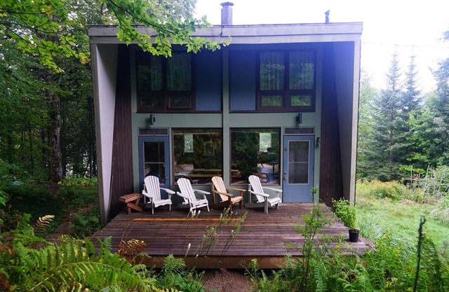 Cozy 1960s Lakehouse