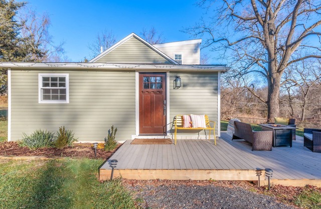 Cozy 1970s Inspired 3 Bedroom Getaway with AC, WiFi, and Outdoor Fire Ring.