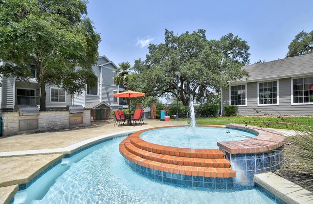 Cozy 1BR/1BTH Charming Urban Retreat W/Pool