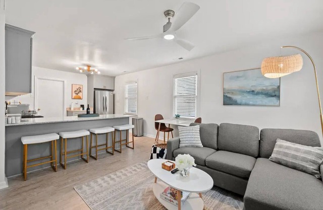 Cozy 2 Bdrm Home by the Beachnn