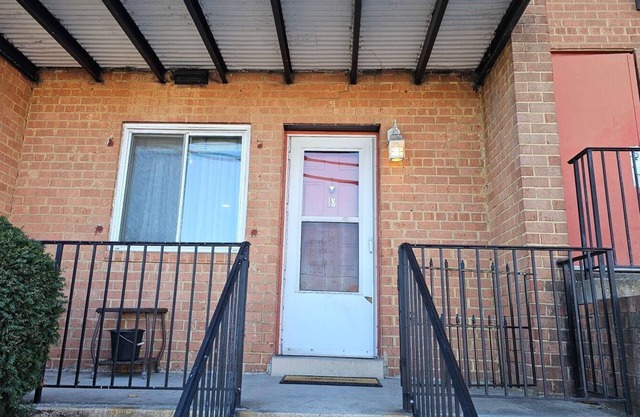 Cozy 2-bedroom Apartment in Arlington Gem, minutes from DC