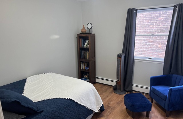 Cozy 2-bedroom apartment with WiFi, AC in charming Tarrytown