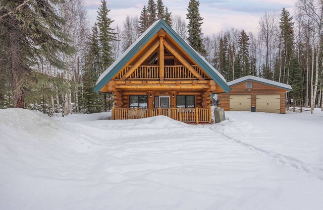 Cozy 2-bedroom CABIN in wonderful North Pole