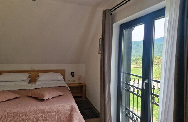 Cozy 2-bedroom house with WiFi, AC in beautiful Korenica