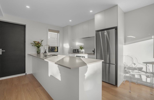 Cozy 2 bedroom Townhouse, close to Hutt city and Hutt Hospital all amenities