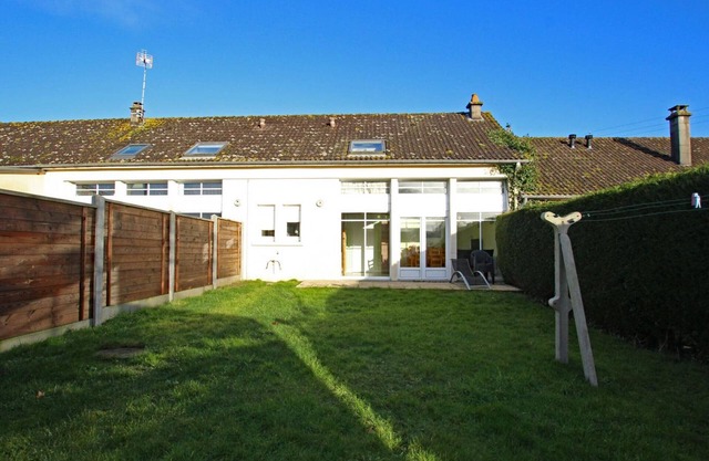 Cozy 2-BR Cottage in Regional Park, Near Utah Beach, Pet-Friendly, Private Garden & Terrace
