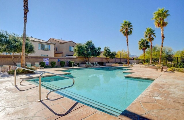 Cozy 2Bed 2Bath Pool Spa Gym Jogging Trails Sleeps 8