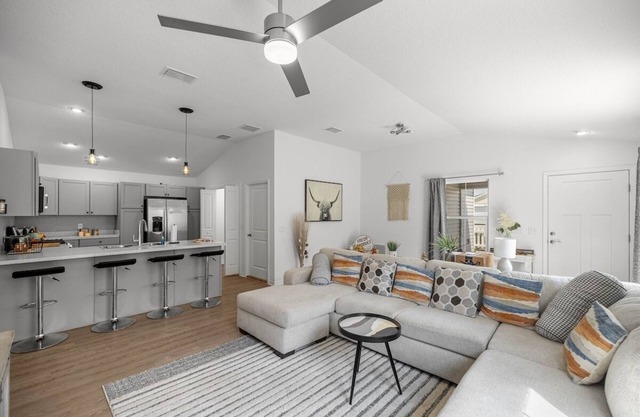 Cozy 2BR With Golfcart | 5 Mins to Eastport Sq.