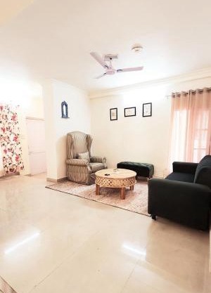 Cozy 3 bedroom Apt with Central location