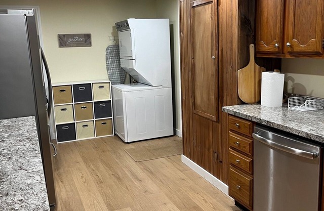 Cozy 3-bedroom house in a quiet neighborhood of Glens Falls. Pet Friendly