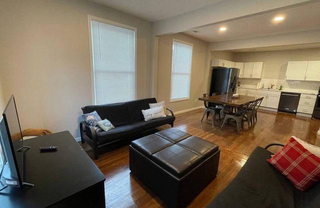 Cozy 4 Bedroom 2 Bath Omaha Home w/plenty of parking!