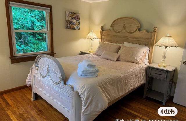 Cozy 4-bedroom house with AC and WiFi in charming Amherst