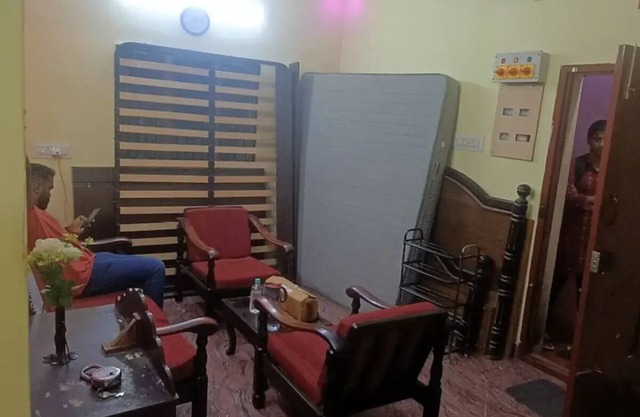 Cozy AC room W work desk & Balcony