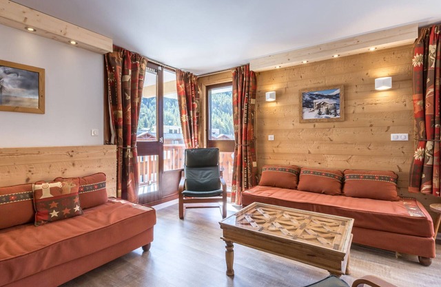 Cozy and Comfortable Apartment with South Balcony in Val-d'Isère