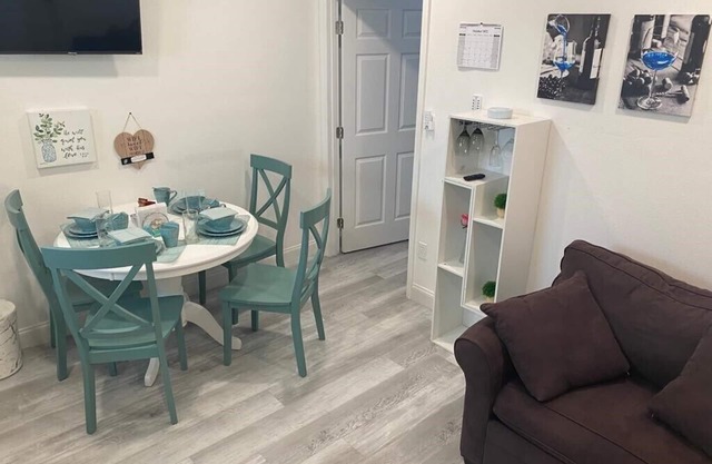 Cozy and Comfy Suite - Perfect Location!