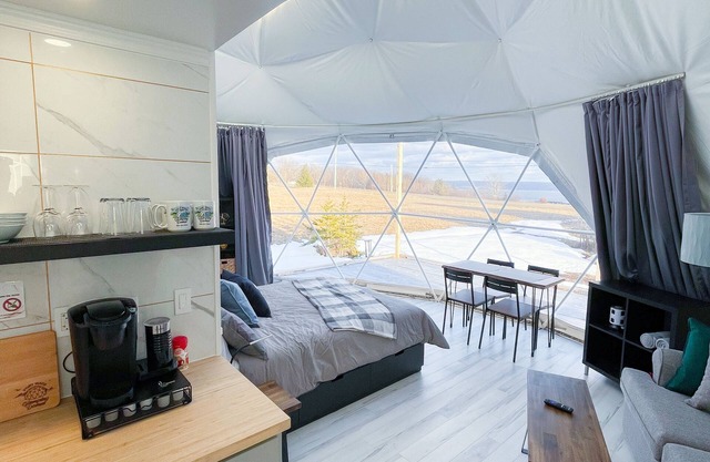 Cozy and luxurious Emerald Glamping Dome with panoramic views. Fully Accessible