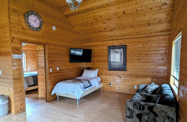 Cozy and Relaxing Getaway Cabin #4