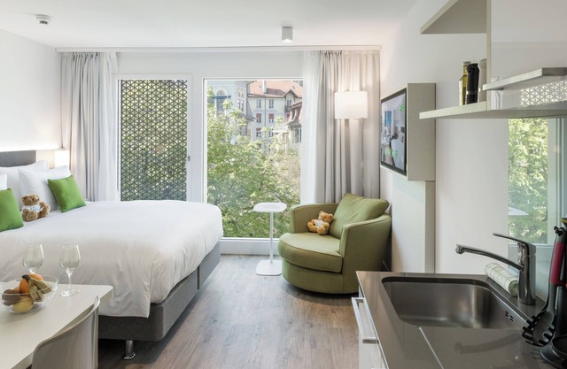 Cozy apart Hotel with 1 bedroom and WiFi, fitness room in enchanting Vevey