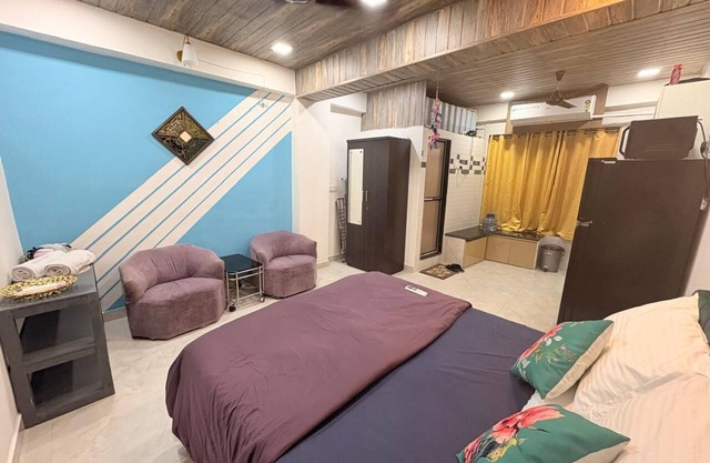 Cozy apartment in beautiful Chuim village, Bandra west