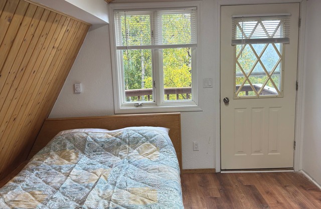 Cozy apartment in Indian AK 25 min to Anchorage & Girdwood, breathtaking views