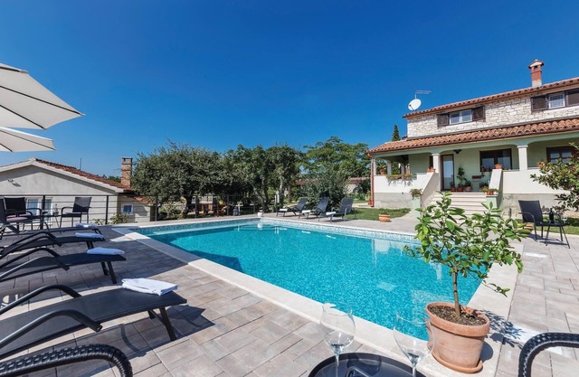 Cozy apartment in Pilkovici with WiFi