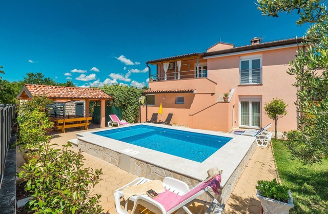 Cozy apartment in Porec with WiFi