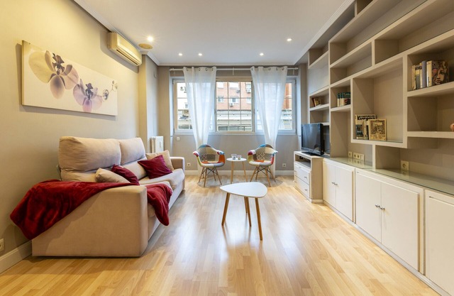 Cozy Apartment Madrid. Bº SALAMANCA, IFEMA. AEROPUERTO. 2 ROOMS- 6 PAX - ELEVATOR