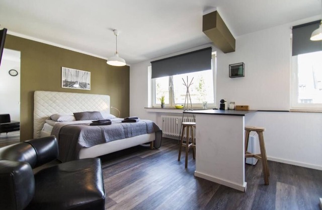 Cozy apartment - perfect location: Rhine, cafes, bars, excellent connections