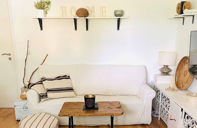 Cozy apartment with terrace -10 min from the beach (pet friendly)