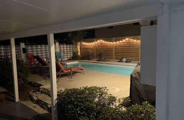 Cozy Beach House - Close to Bch with Private Pool - 200 Yards to Bch. Sleeps 14