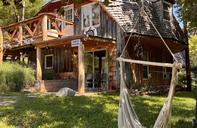 Cozy Black Hills retreat: Nature and adventure await.
