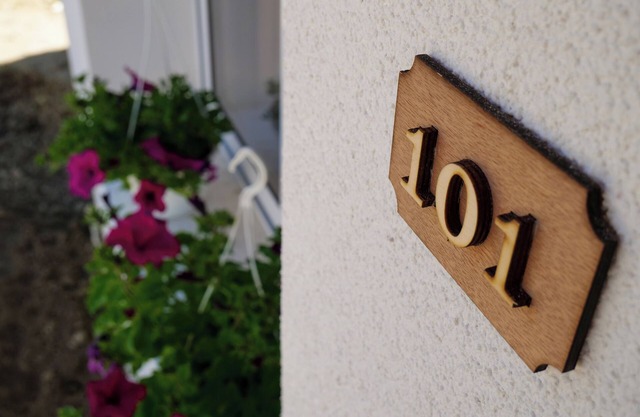 Cozy bungalow in charming Roshnik Village 101