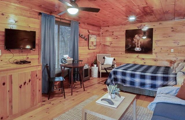 Cozy Cabin 1 at Cave Run Cabins near Cave Run Lake & MSU