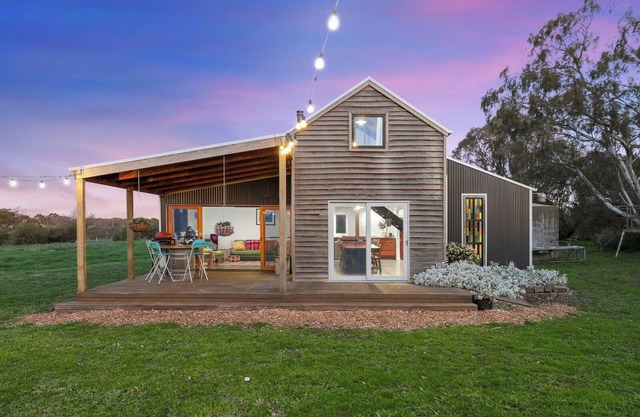 Cozy cabin in peaceful Wangoom with AC, WiFi