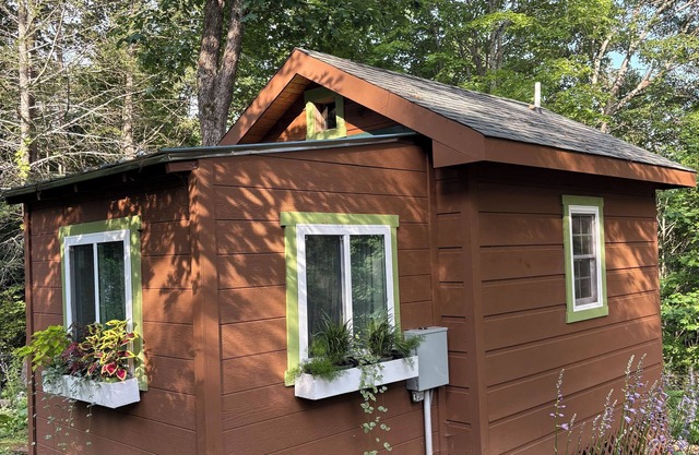 COZY CABIN minutes from Catawba Falls, and near beautiful Blue Ridge Mountains