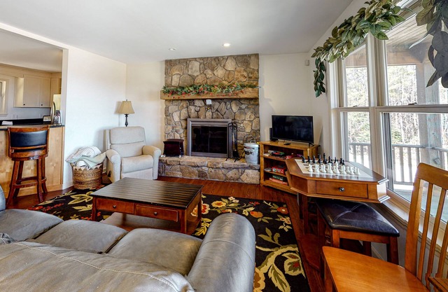 Cozy cabin near skiing with free WiFi, game room, deck, & wood fireplace