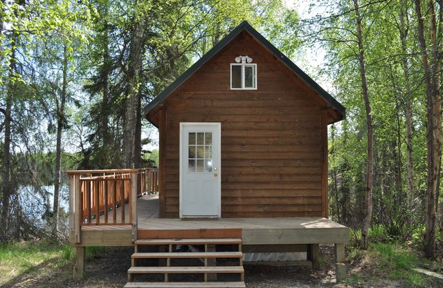 Cozy Cabin on a Beautiful Lake with Big Parking