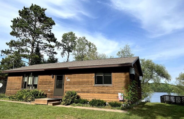 Cozy Cabin on Range Line Lake