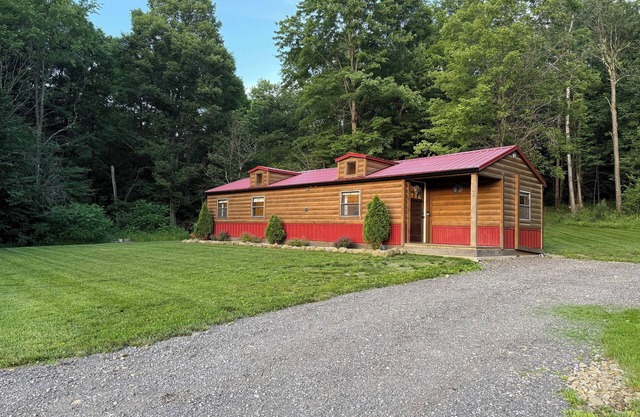 Cozy Cabin With Hot Tub Country Setting
