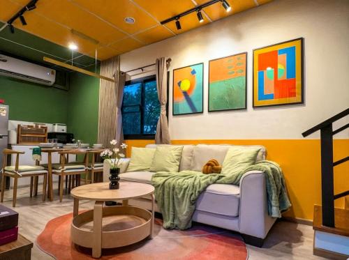 Cozy Canal House 1 min to MRT & Street Foods