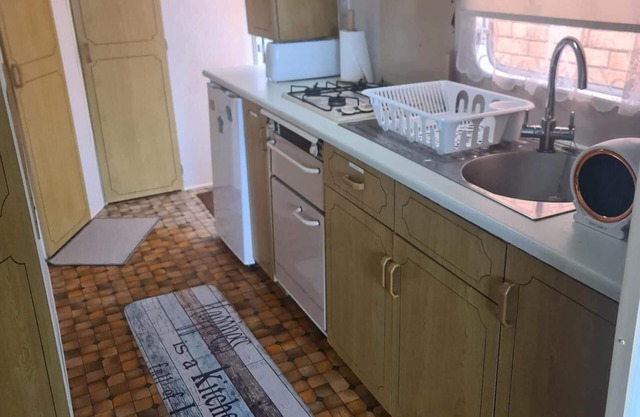 Cozy Cardiff Cabin Retreat Sleeps 6 by Aimee