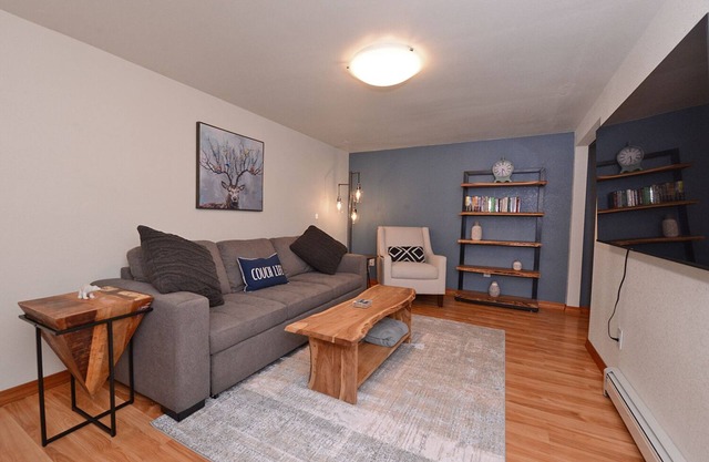 Cozy Caribou Corner in peaceful wooded area, close to airport, trails, Sleeps 7!