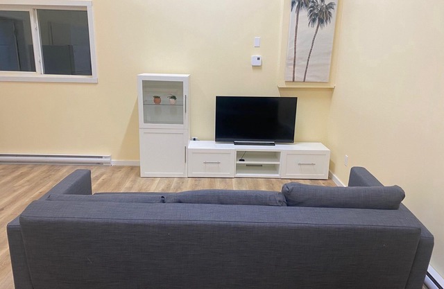 Cozy Carriage Home with Hot Tub. Pet-Friendly!