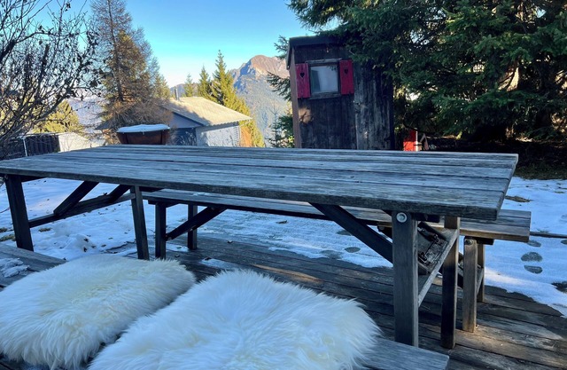 Cozy chalet at 1600 meters altitude (near ski lift)