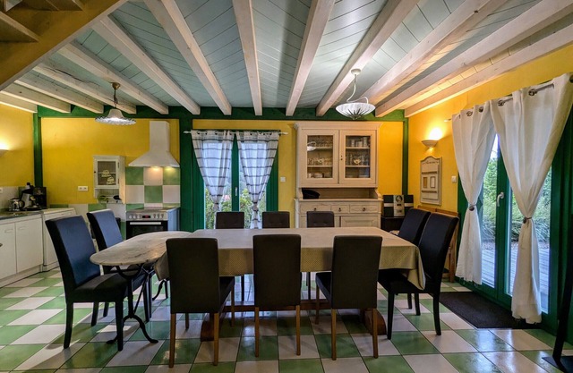 Cozy chalet with spa and sauna, pets allowed