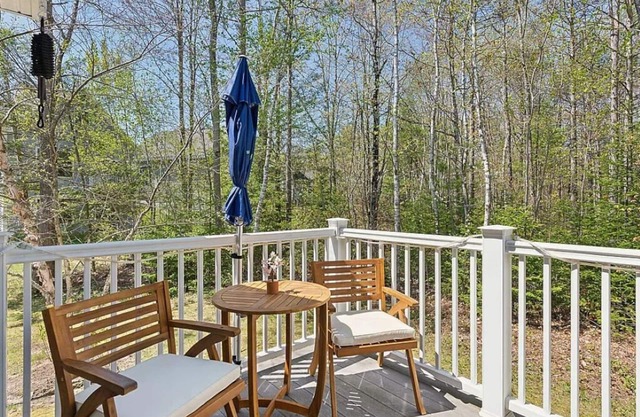 Cozy coastal 2-bedroom cottage, short walk to Goose Rocks Beach.