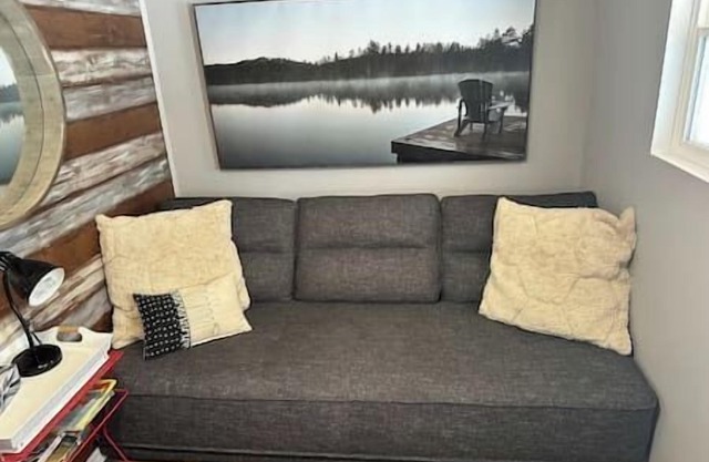 Cozy Coastal Cabin w/Hot Tub