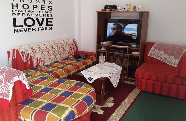 COZY COCON TO SPEND WINTER IN THE SUN