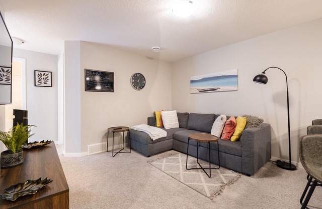 Cozy & Comfortable two bedroom guest suite with free parking