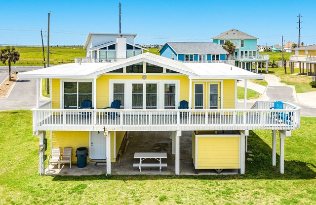Cozy, Contemporary Beach House w/Gulf Views! Deck, Outdoor Shower, Dog Friendly
